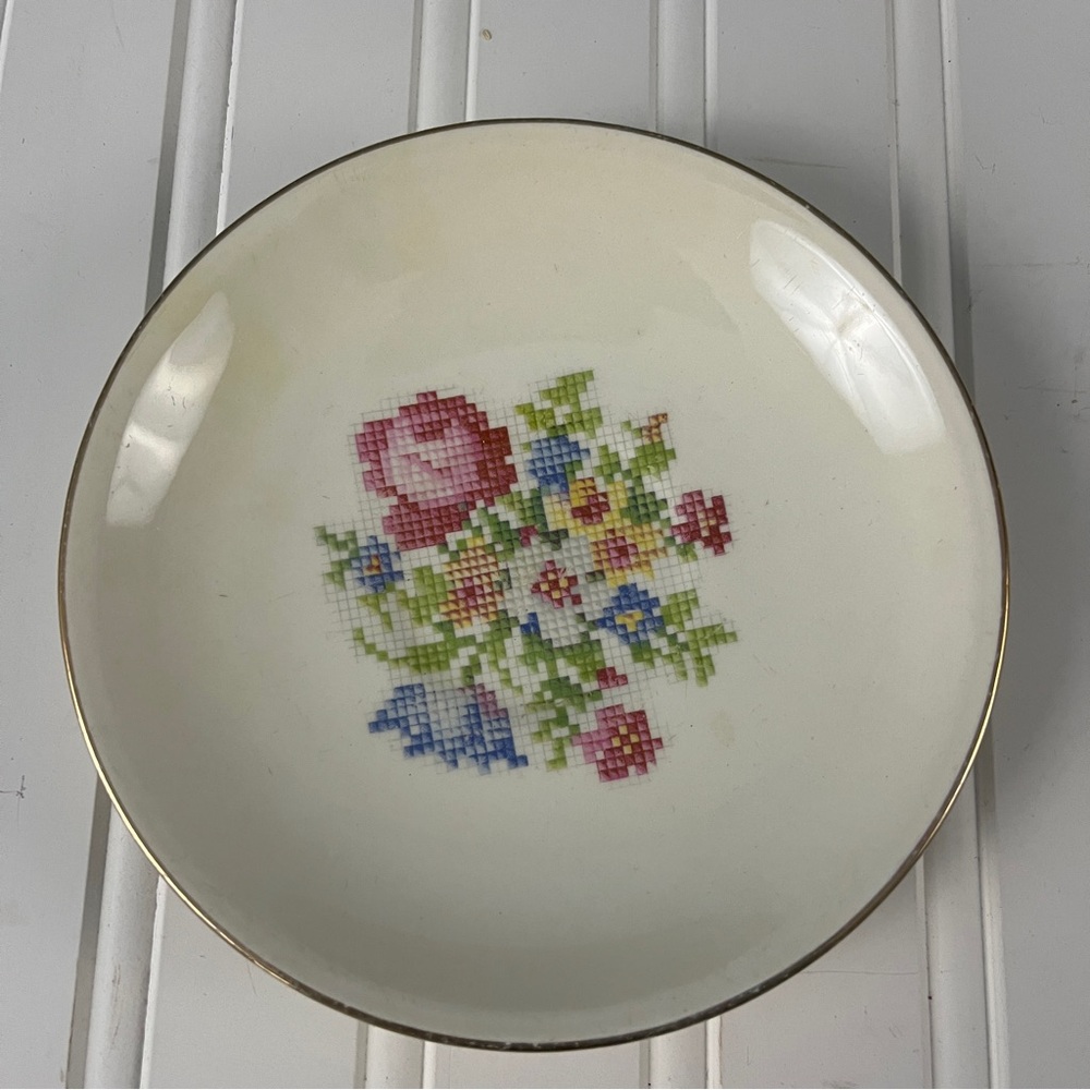 Cunningham & Pickett Heirloom 6” bread plate